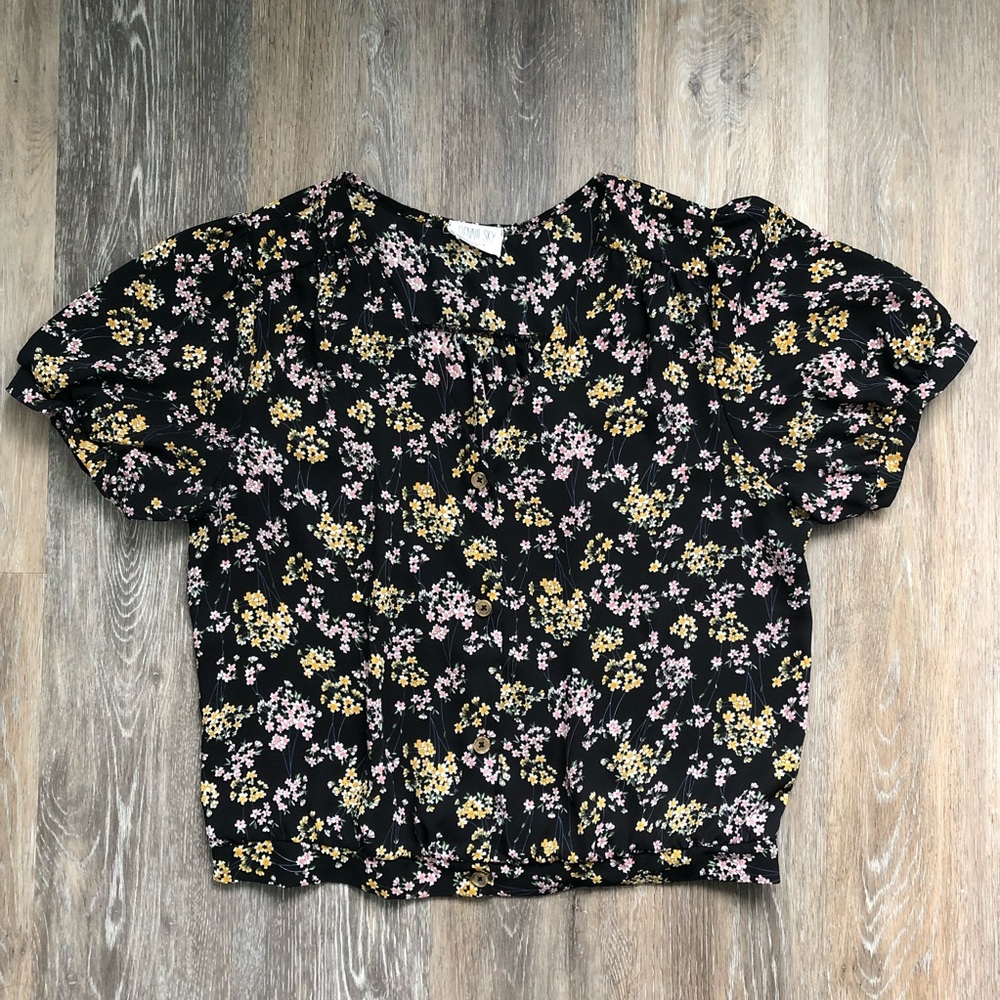 SIENNA SKY cropped floral blouse